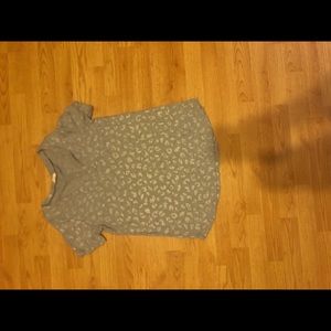 Grey tee with shiny leopard print detail